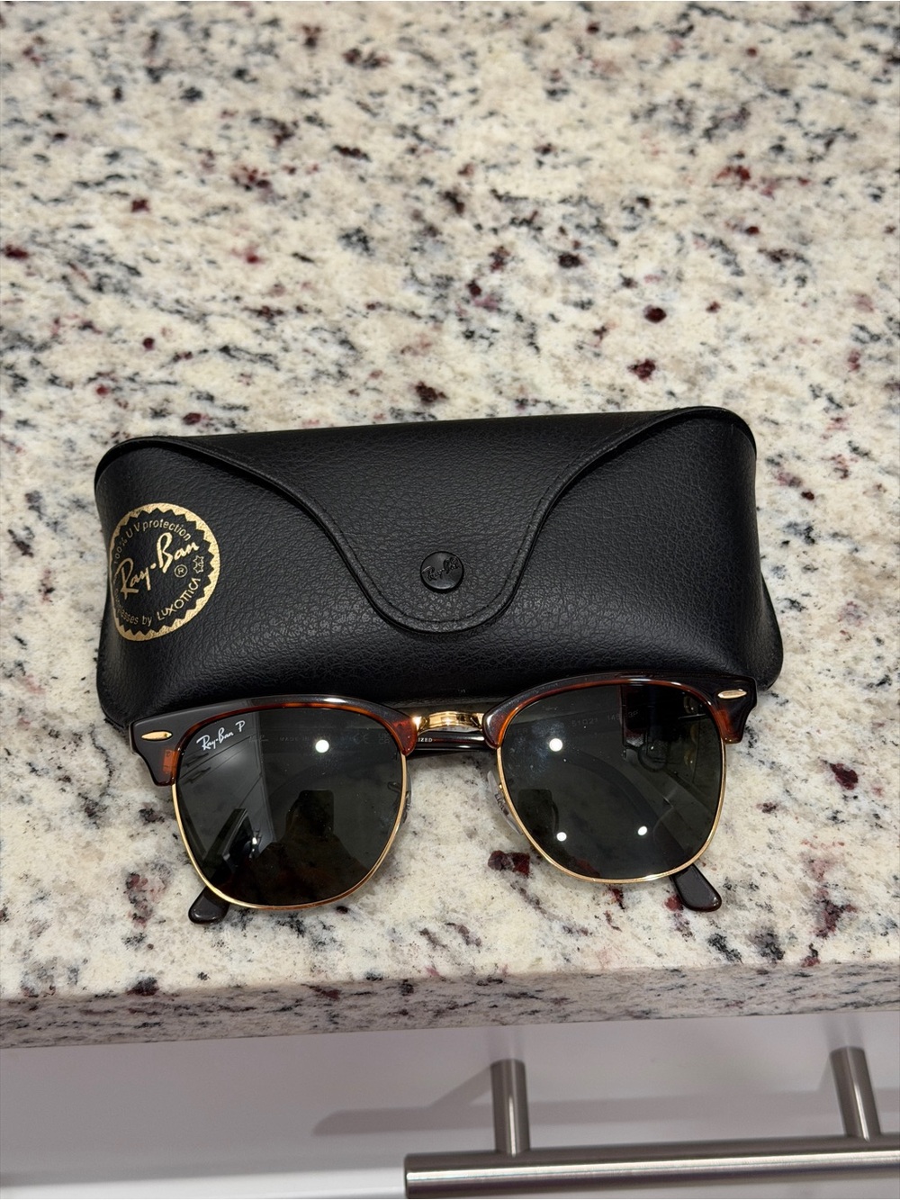 Ray-Ban Men's Clubmaster Classic Sunglasses in Tortoise and Gold